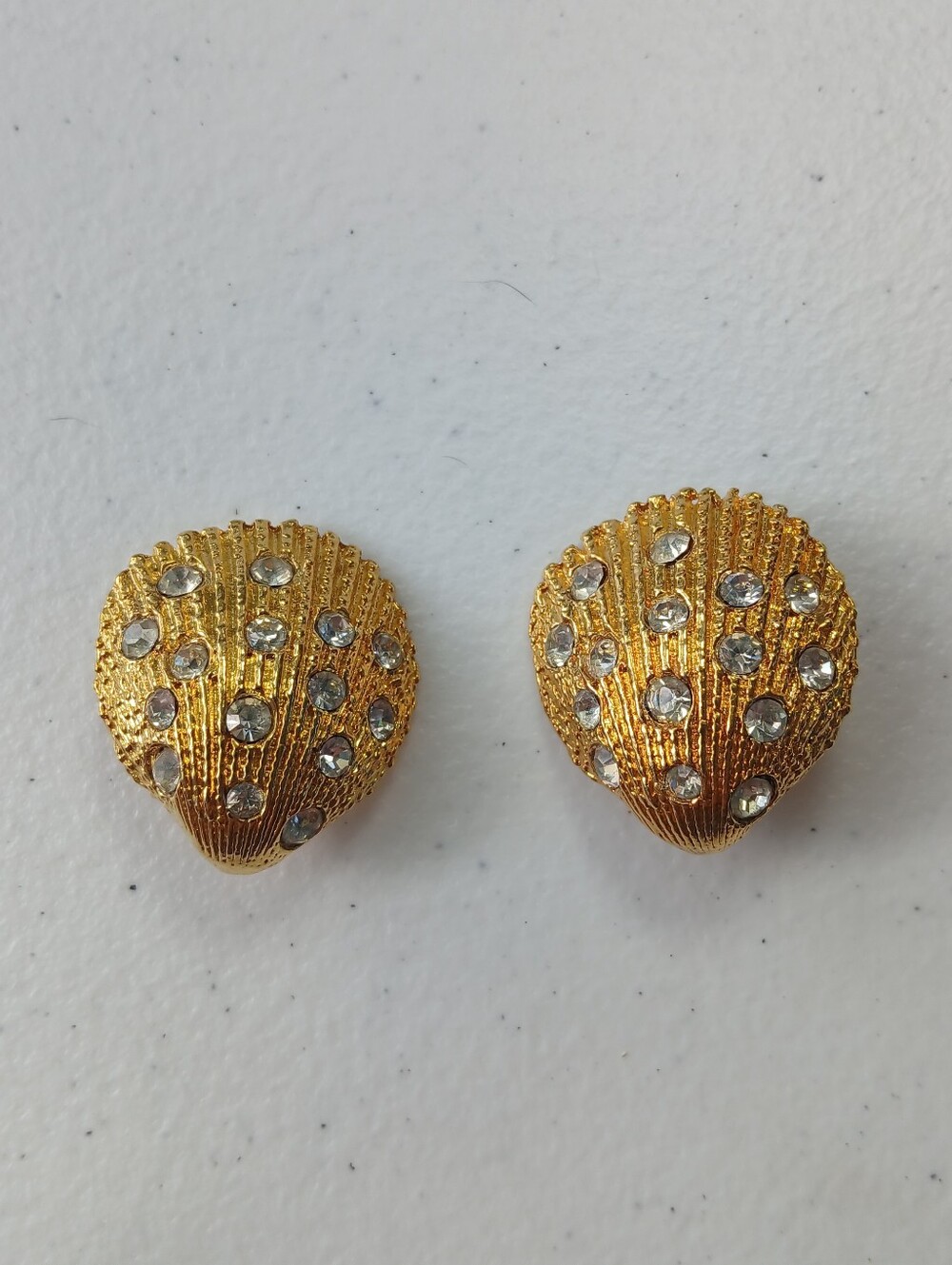 Vintage Gold Tone And Crystals Scallop Shell Clip-on Earrings